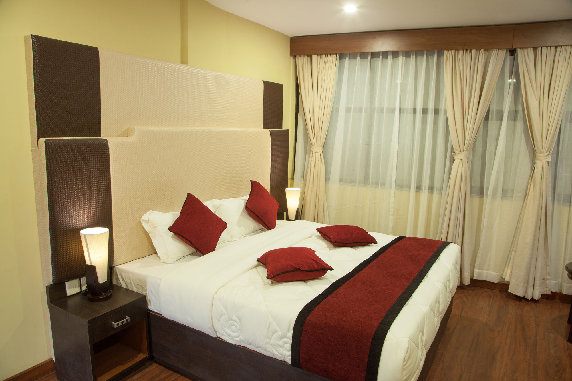 Hotel Meridian Suite Катманду Экстерьер фото